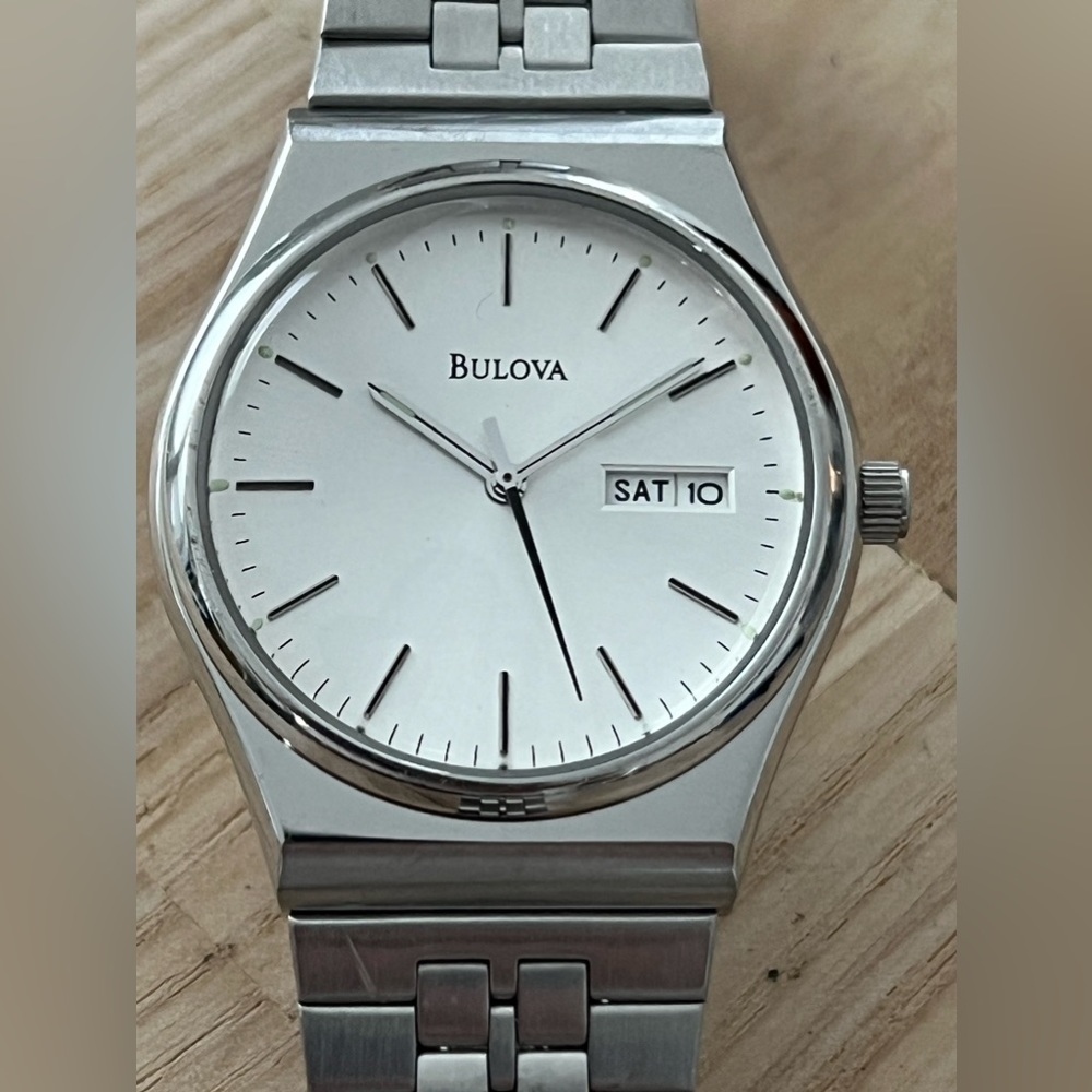 Bulova Rare Vintage Men’s Watch Silver Dial Day Date Windows Stainless Bracelet